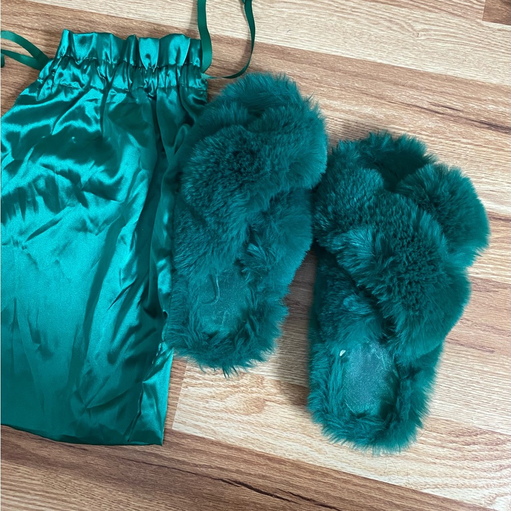 Apparis Green Fuzzy Slippers
